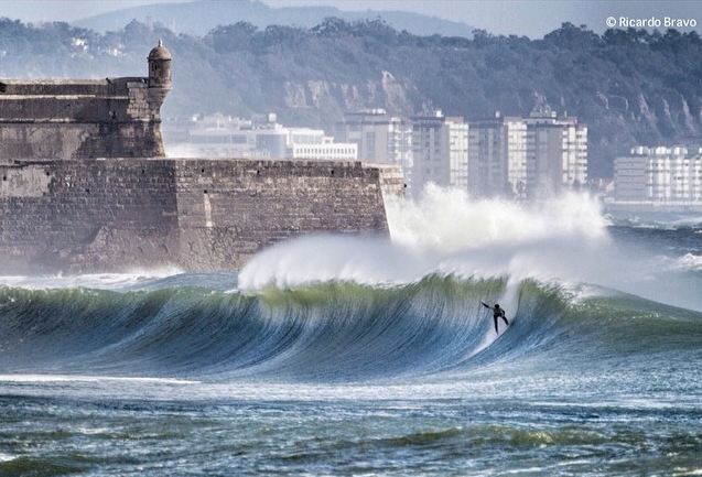 surfing in Lisbon: carcavelos