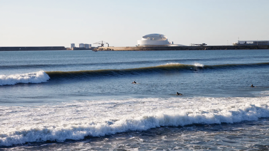 surfing in portugal, matoshinhos